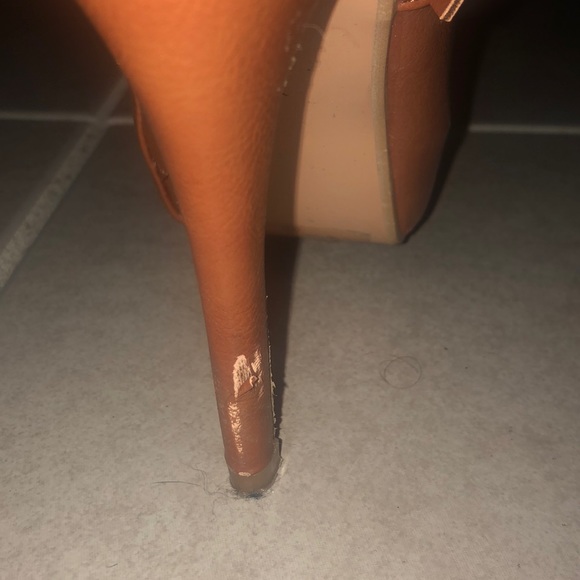 Brown heeled boots - Picture 3 of 3